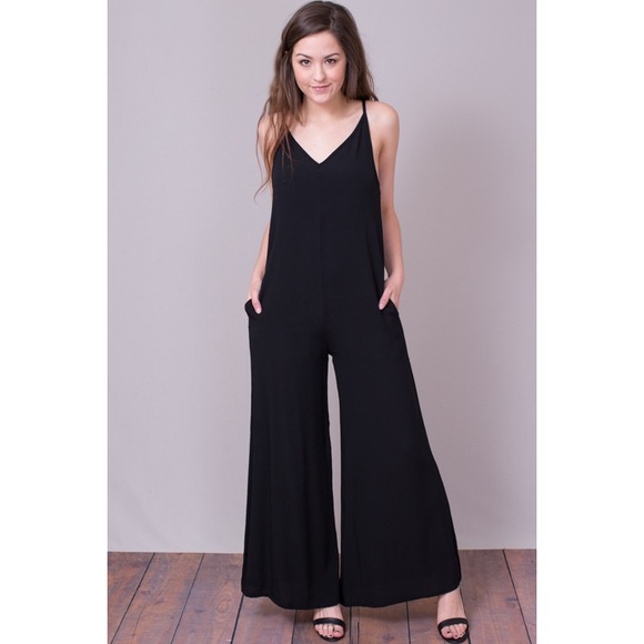 SOLD ELAN V-Neck Boho Jumpsuit With Pockets Black - Picture 2 of 8